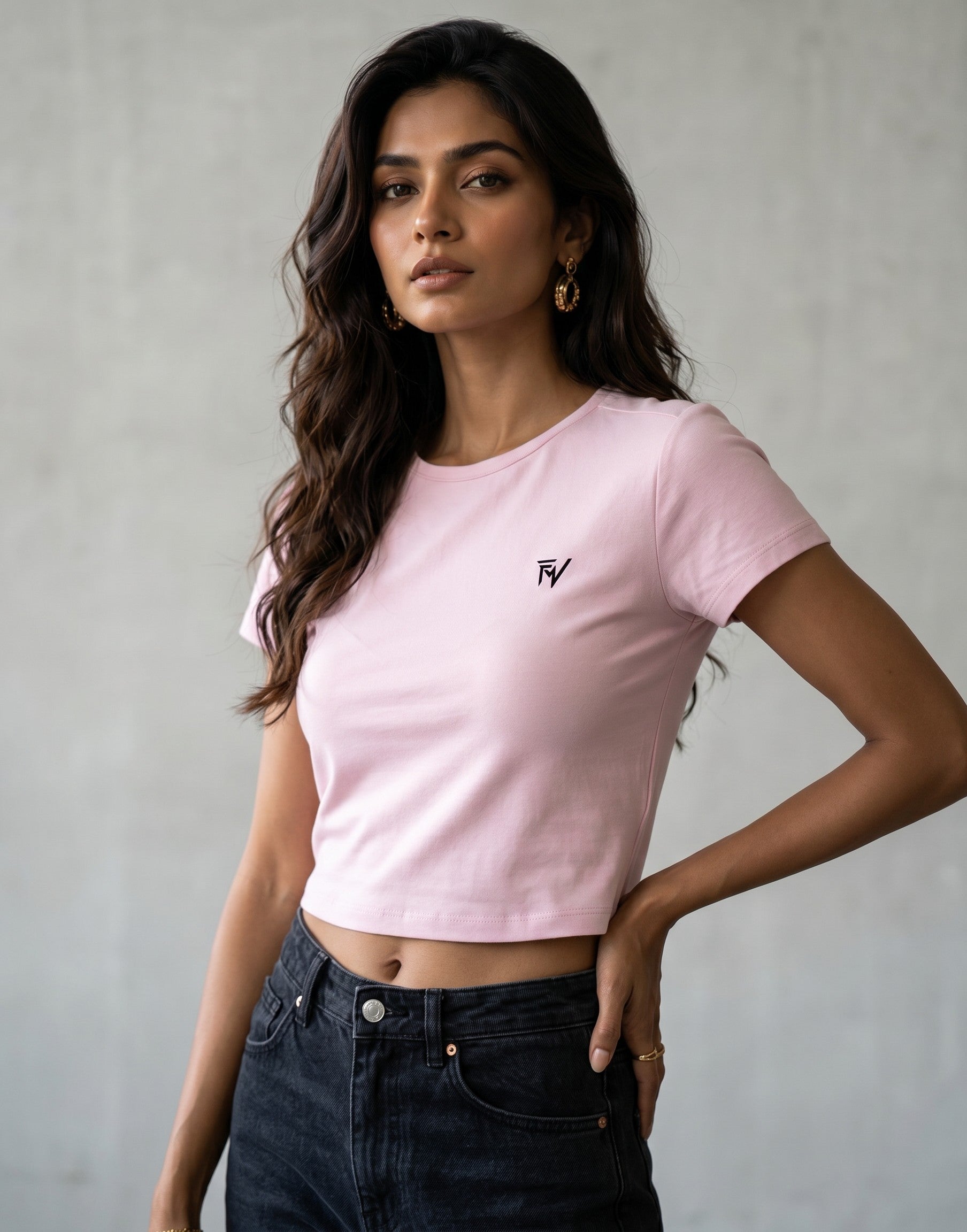Fourthwave pastel pink cropped t-shirt with crew neck and embroidered logo on chest. Cotton blend.